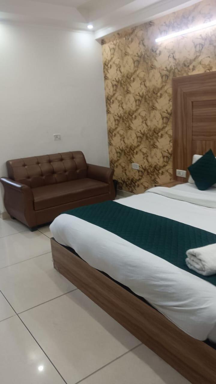 Hotel Tragopan Near Igi Delhi Airport 4*